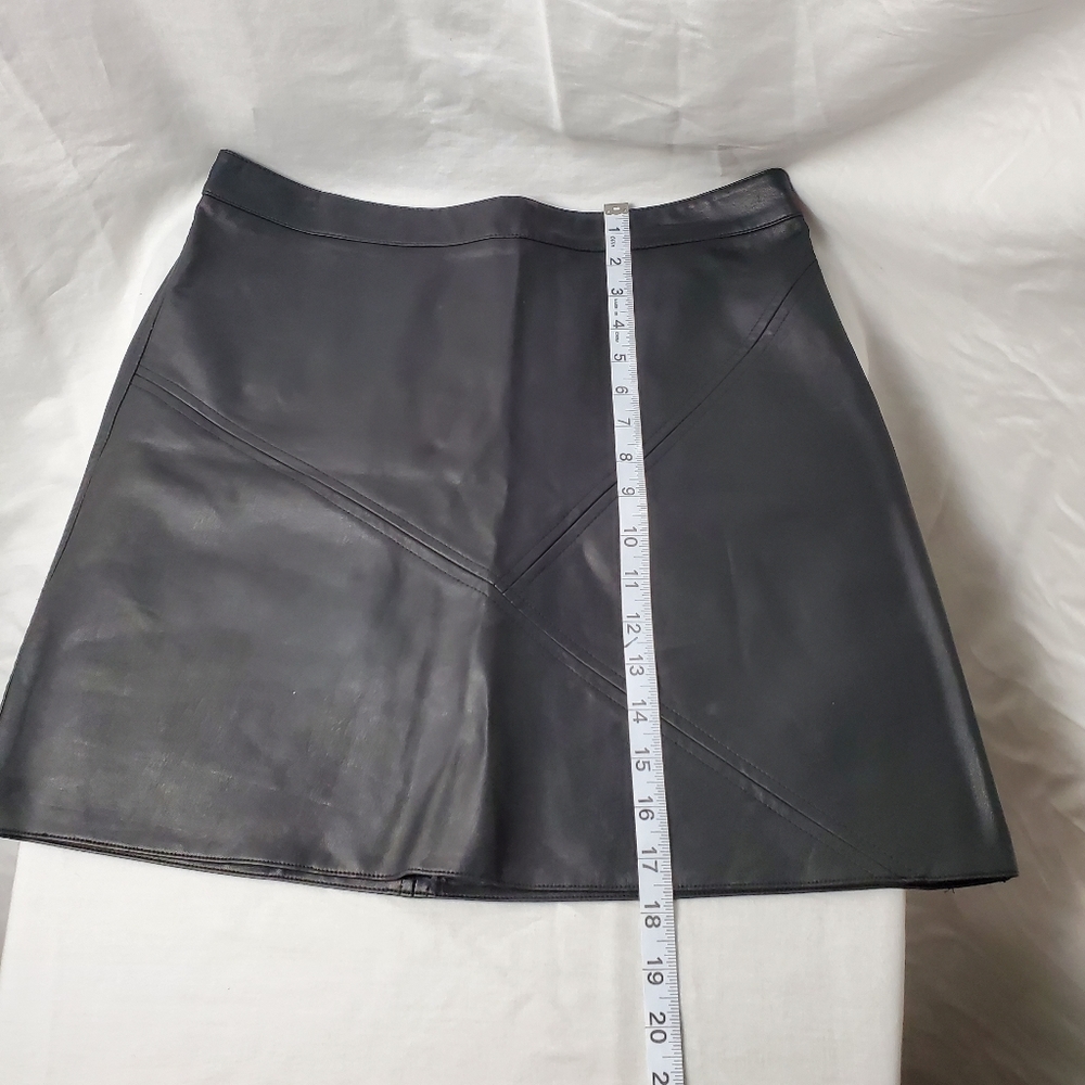 Zara Black Faux Leather Mini Skirt Size Large - Picture 2 of 6